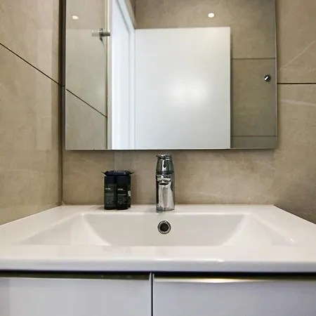 Phaedrus Living - Seaside Executive Flat Harbour 207 Пафос